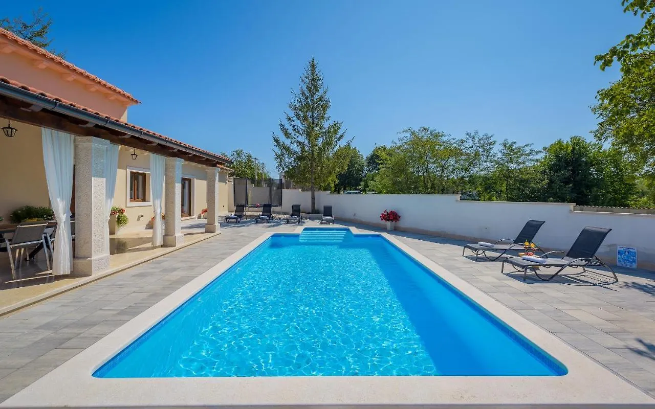 Villa Desapemani 0*, Zminj